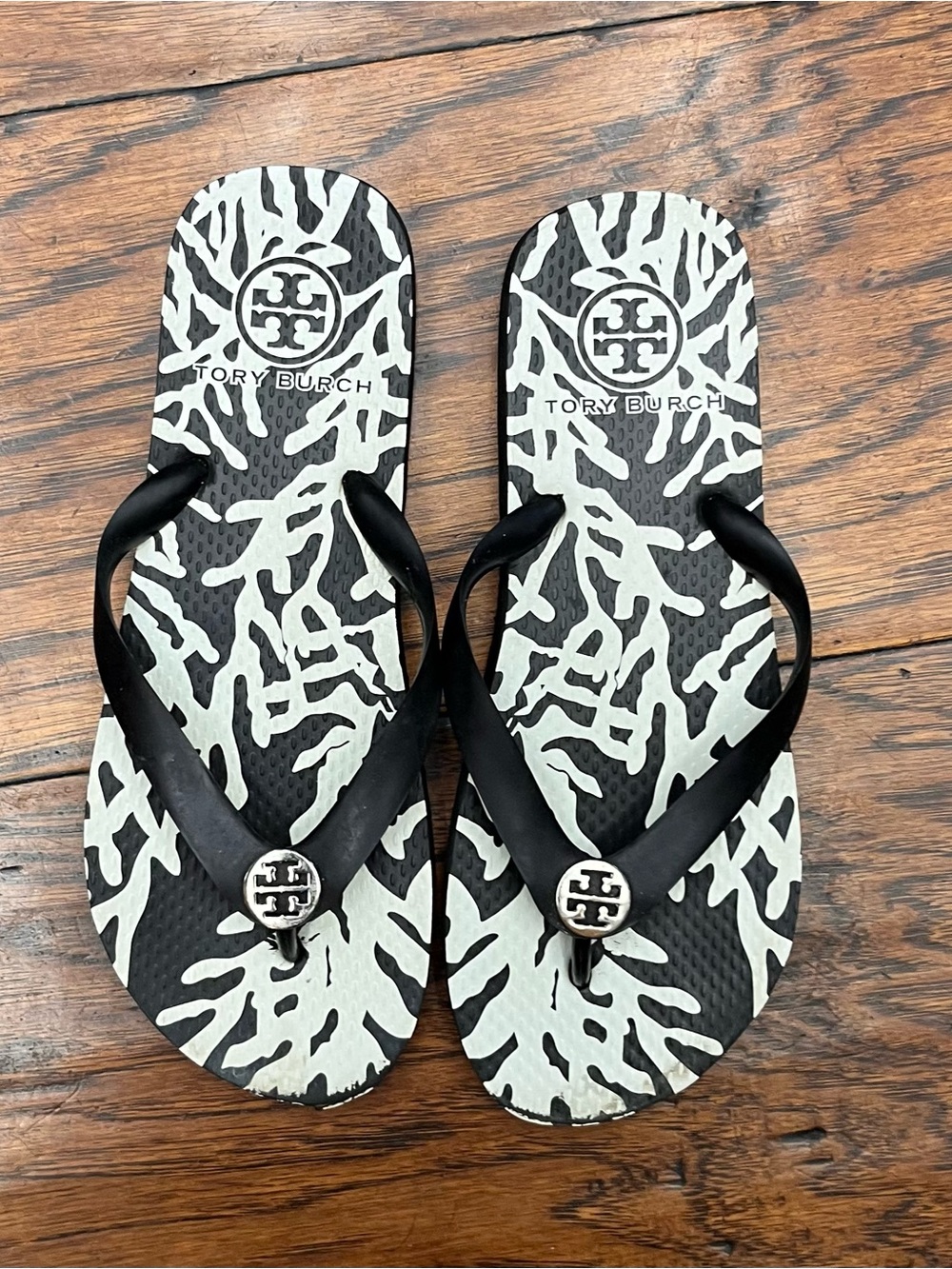 Tory Burch Coral-Print double T Logo Flip Flops